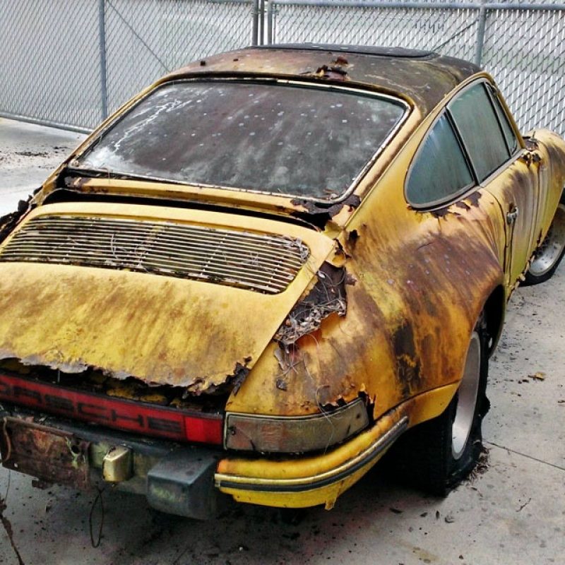 yellow porsche 912